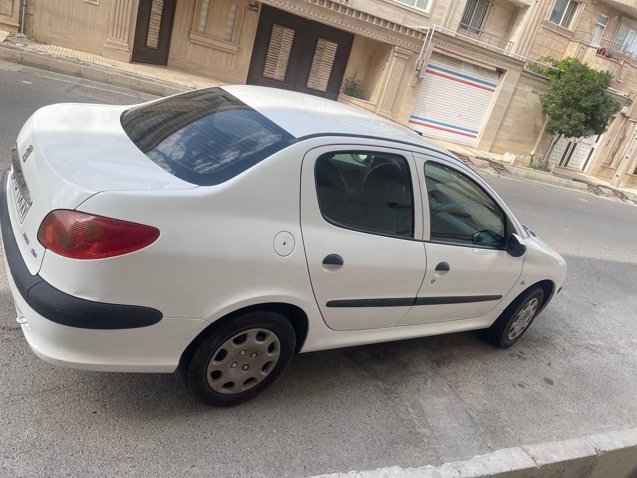 پژو ۲۰۶ صندوق دار v8 - 1393