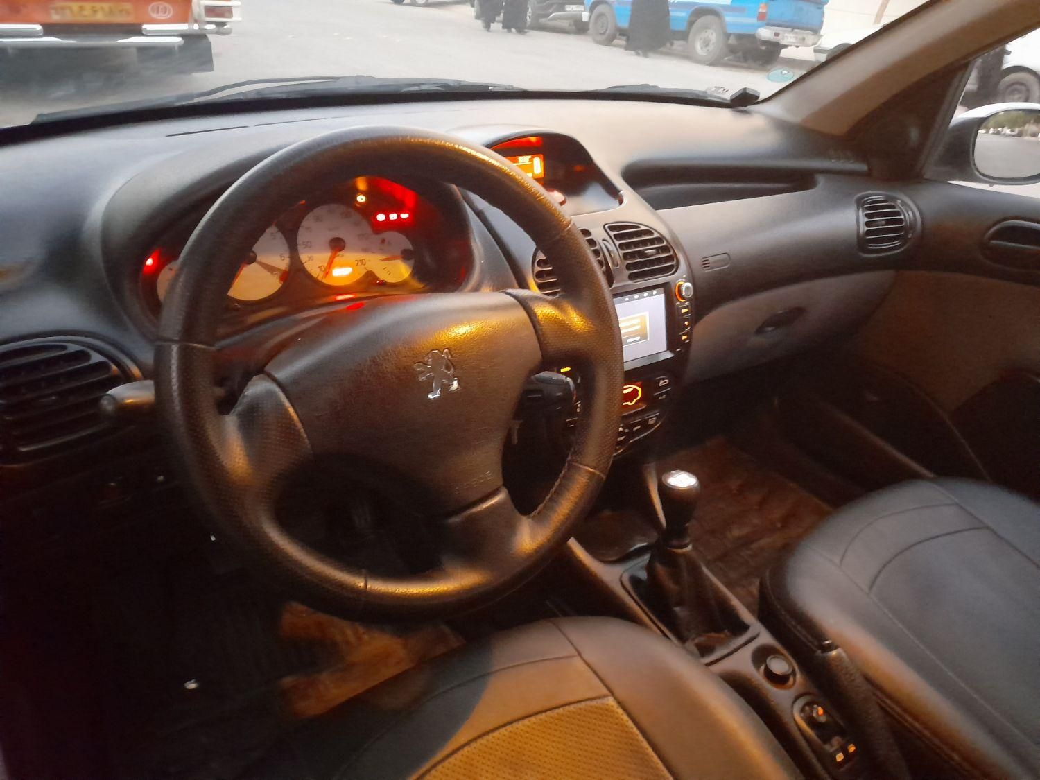 پژو ۲۰۶ صندوق دار v8 - 1399