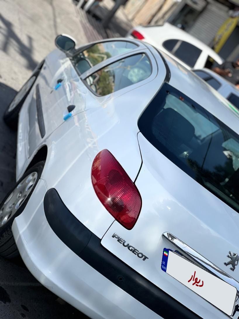 پژو ۲۰۶ صندوق دار v8 - 1392