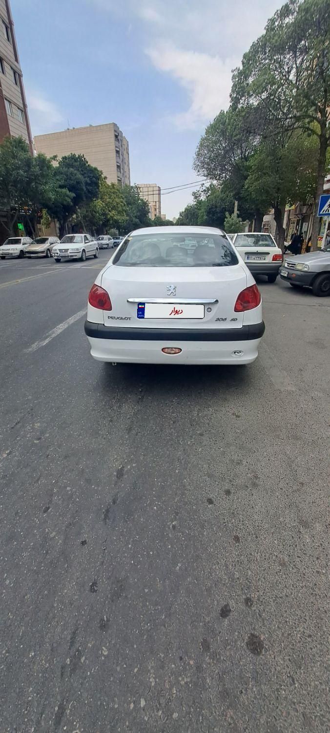 پژو ۲۰۶ صندوق دار v8 - 1390