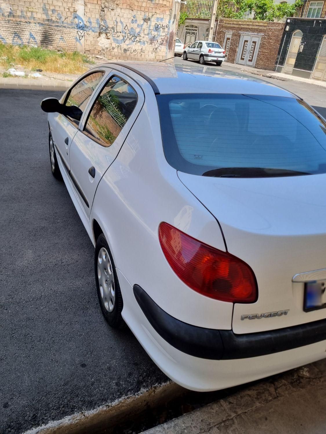 پژو ۲۰۶ صندوق دار v8 - 1398