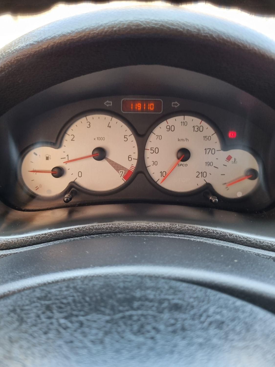 پژو ۲۰۶ صندوق دار v8 - 1398