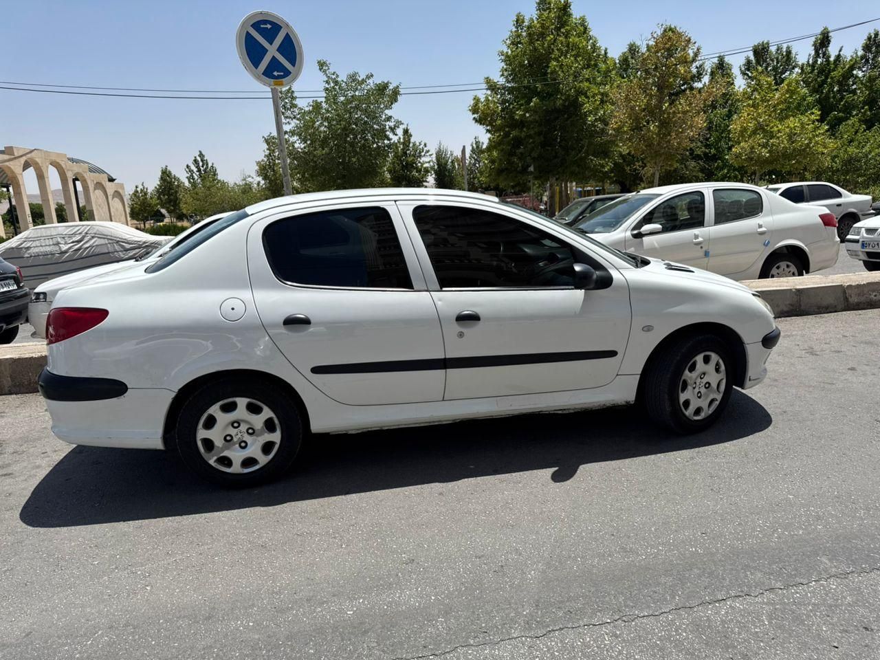 پژو ۲۰۶ صندوق دار v8 - 1397