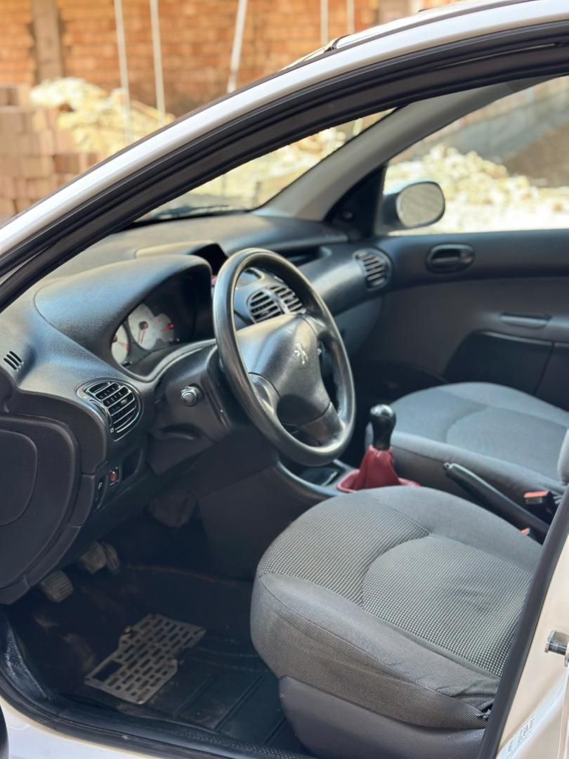 پژو ۲۰۶ صندوق دار v8 - 1394