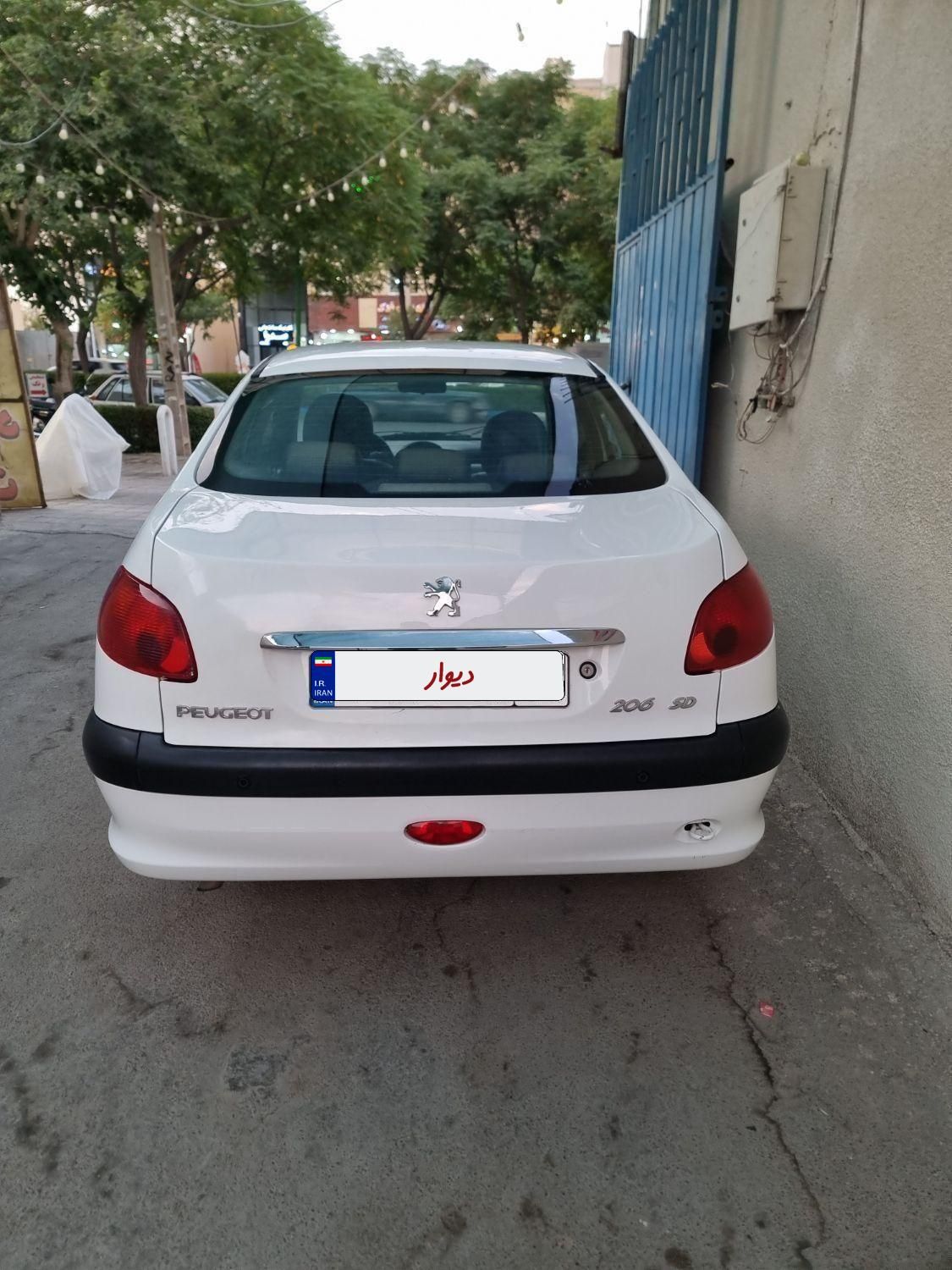 پژو ۲۰۶ صندوق دار v8 - 1396