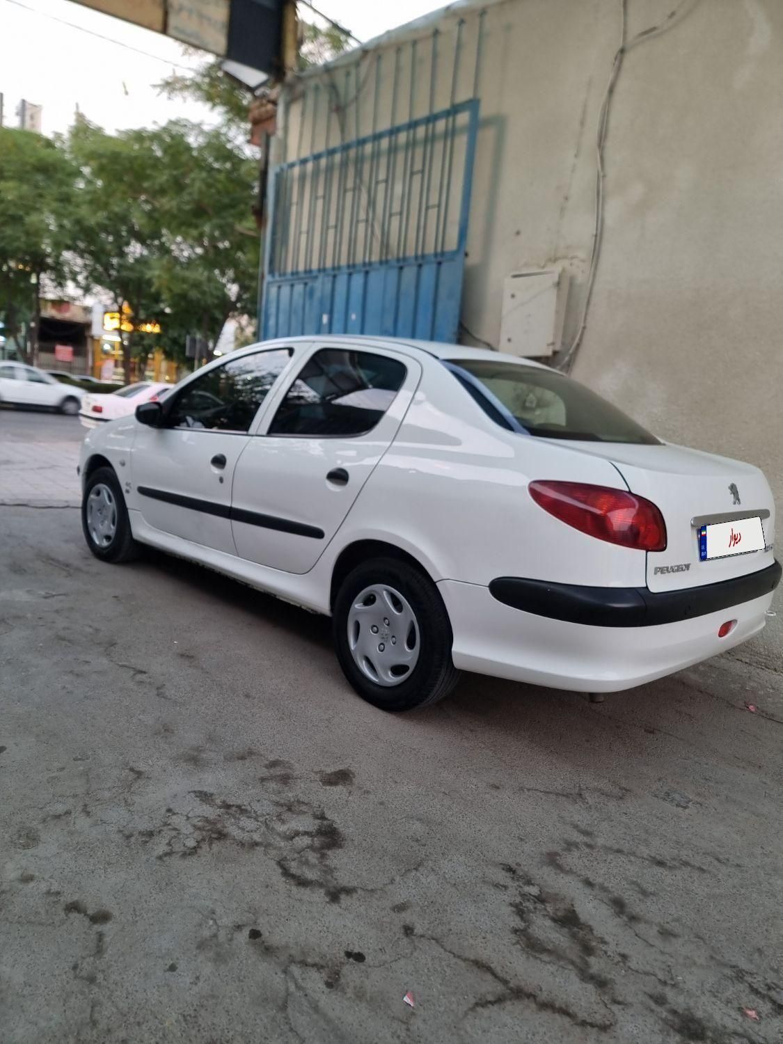 پژو ۲۰۶ صندوق دار v8 - 1396