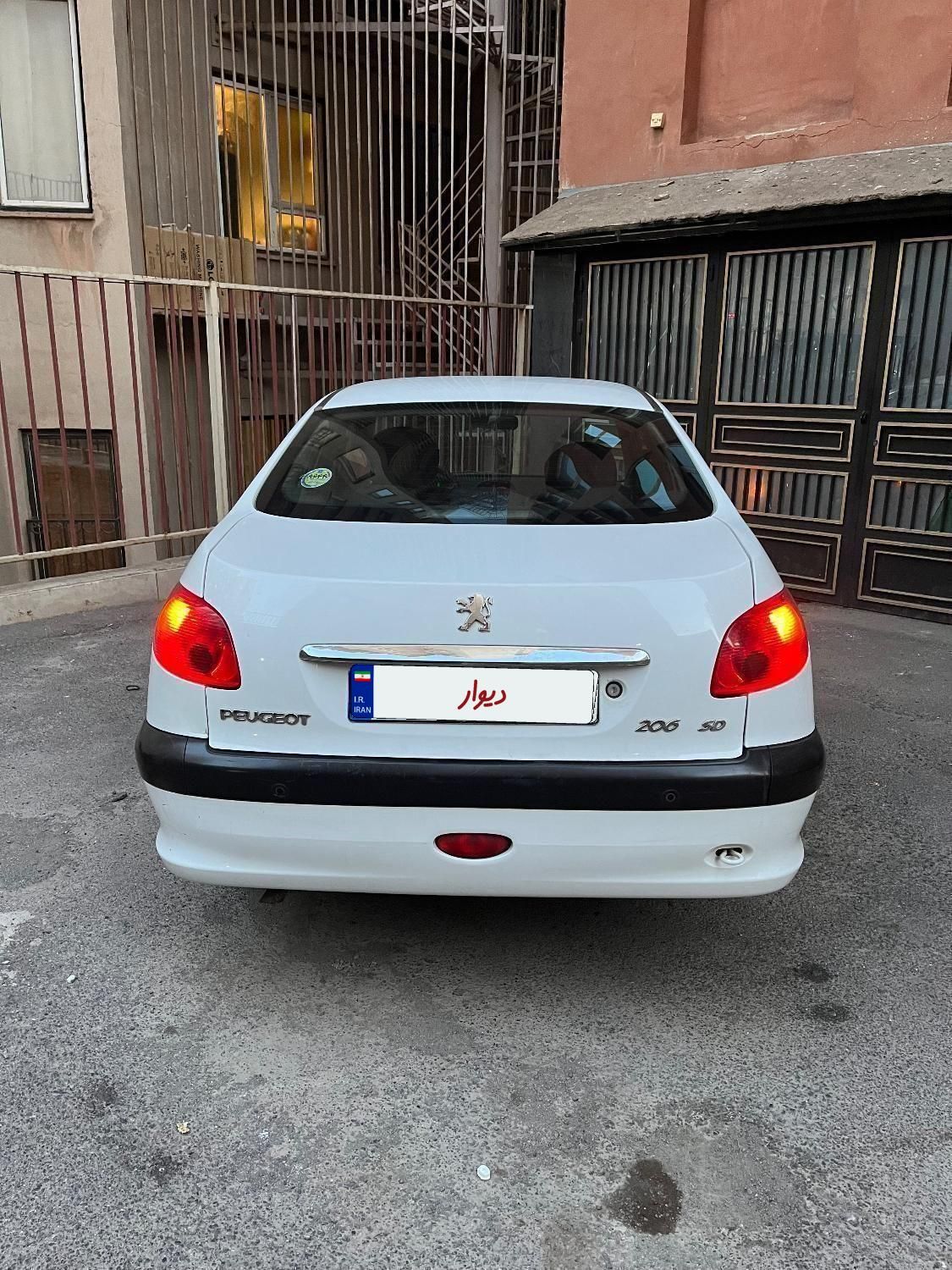 پژو ۲۰۶ صندوق دار v8 - 1397