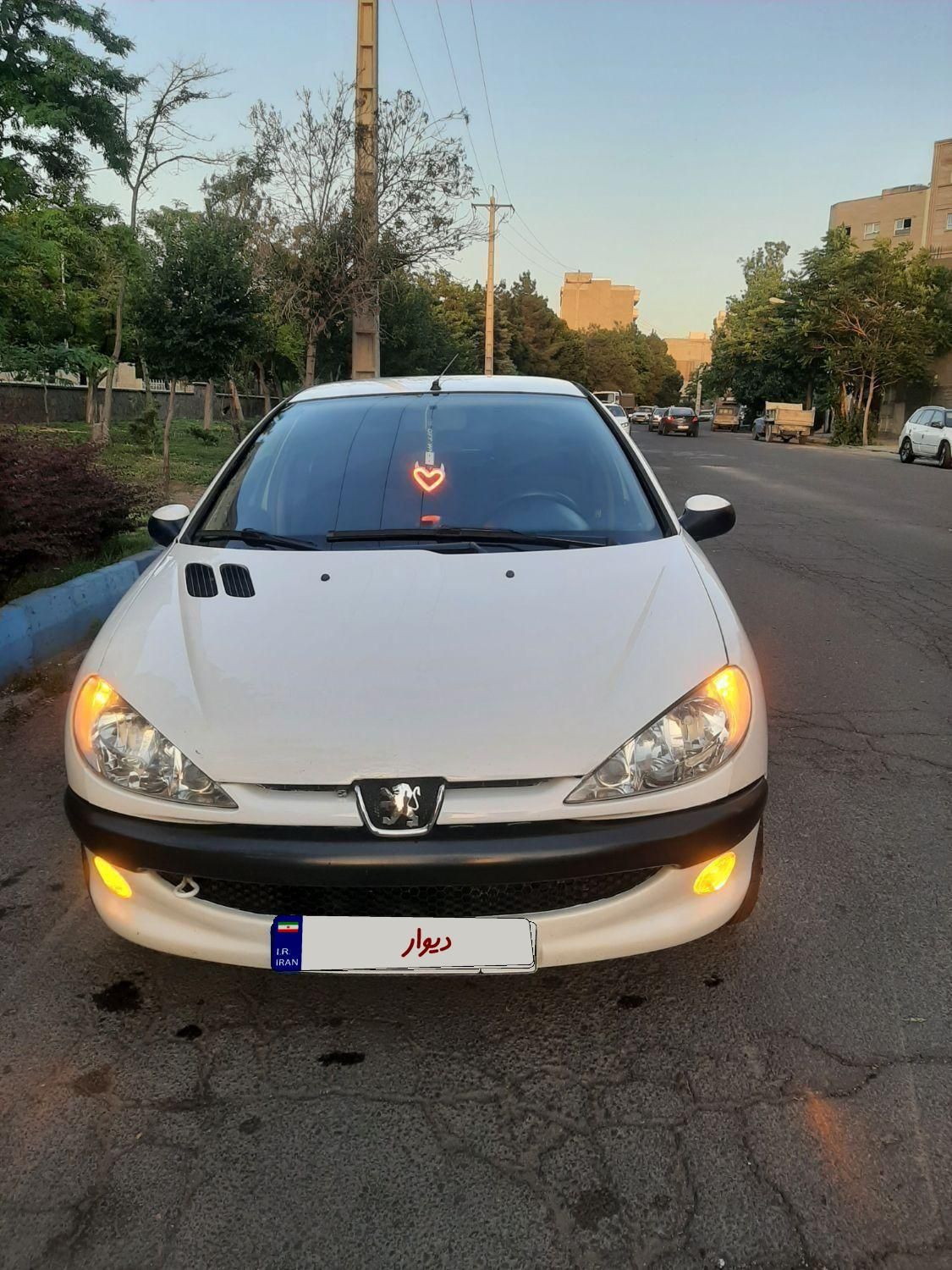 پژو ۲۰۶ صندوق دار v8 - 1391