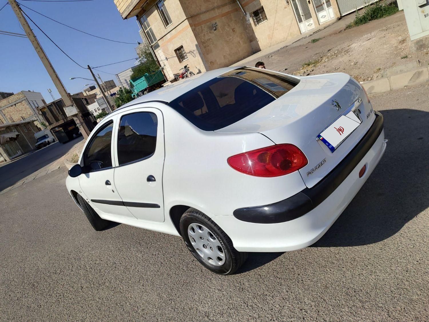 پژو ۲۰۶ صندوق دار v8 - 1396