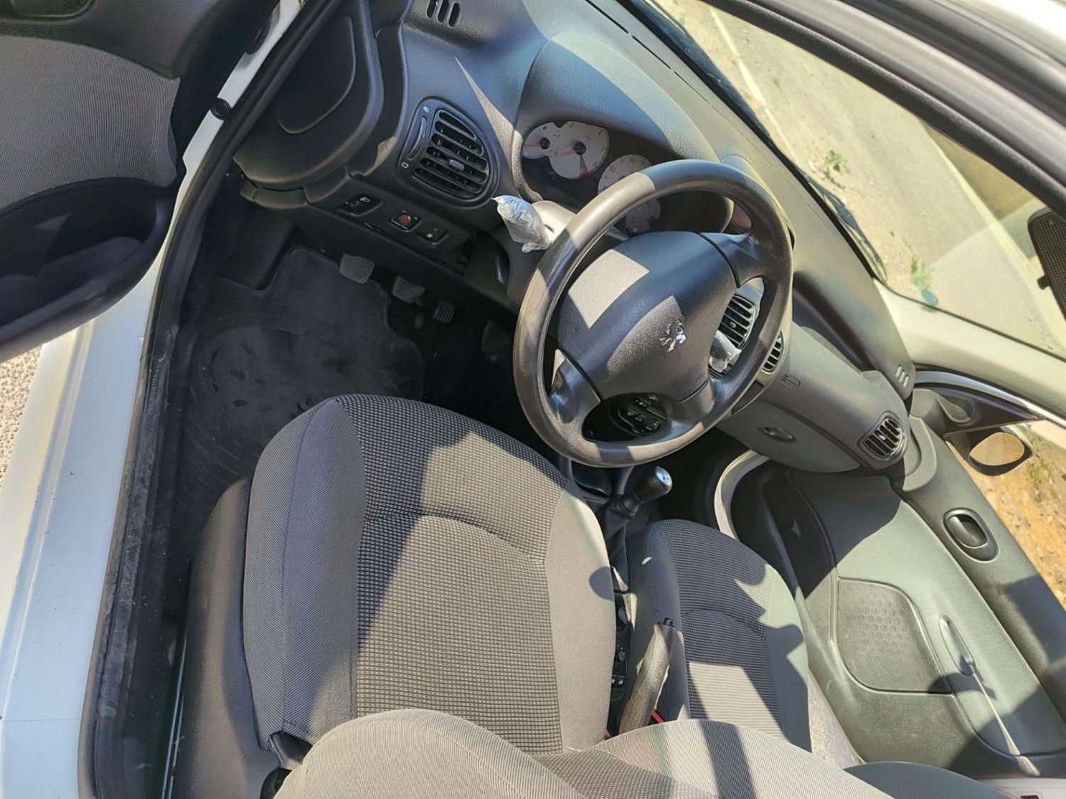 پژو ۲۰۶ صندوق دار v8 - 1396
