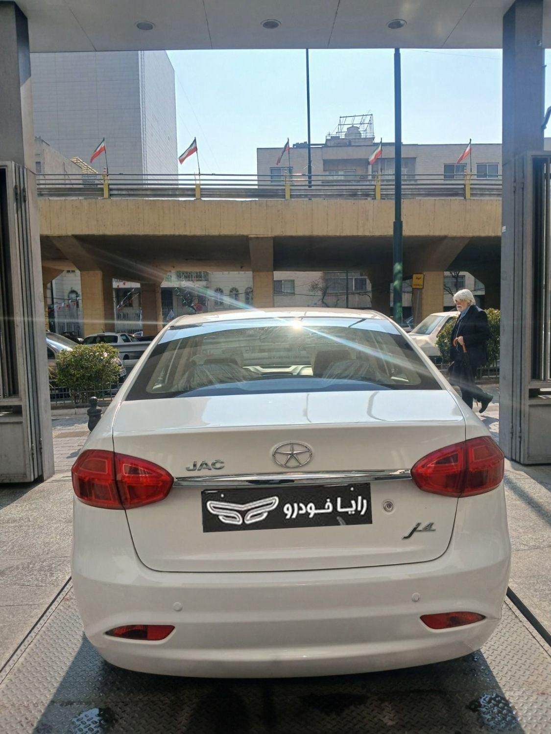 جک J4 اتوماتیک ساده - 1404