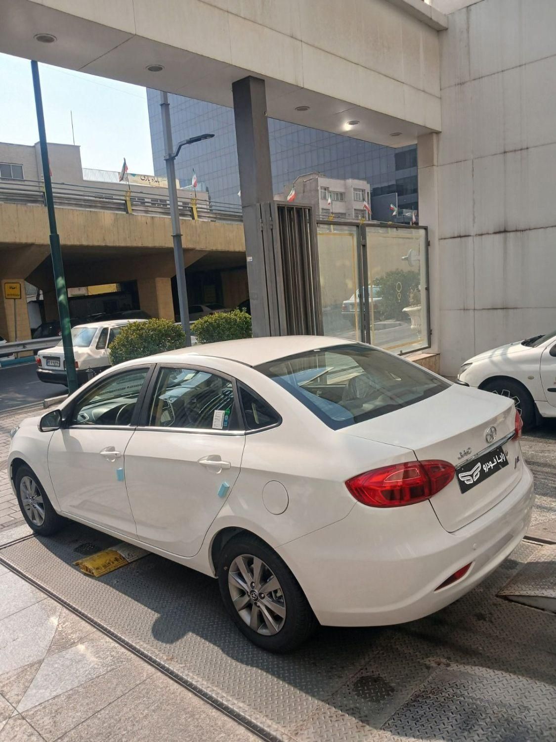 جک J4 اتوماتیک ساده - 1404