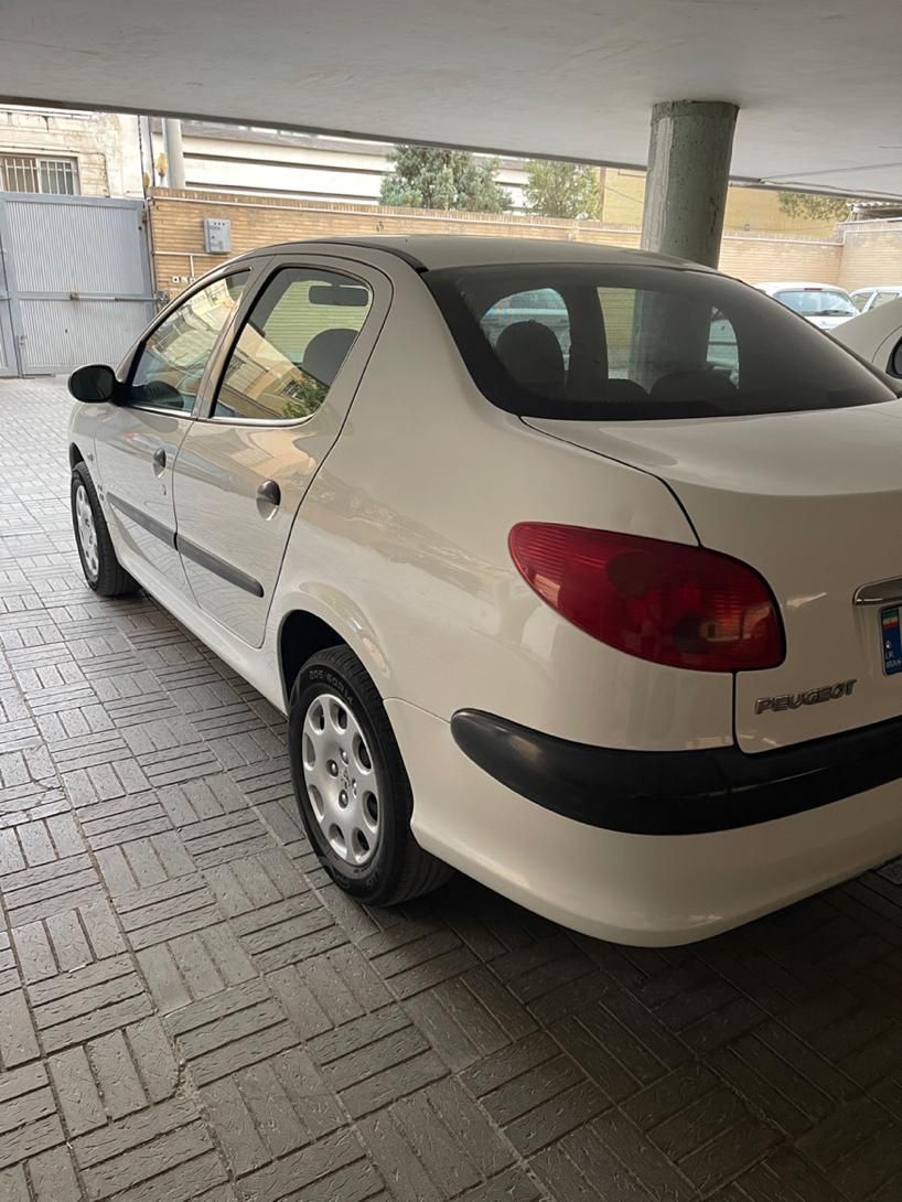 پژو ۲۰۶ صندوق دار v8 - 1396
