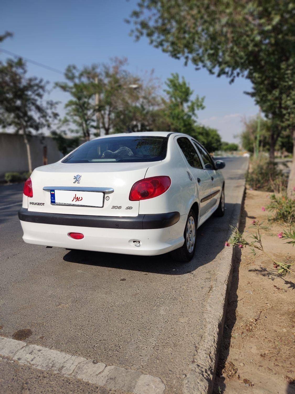 پژو ۲۰۶ صندوق دار v8 - 1396