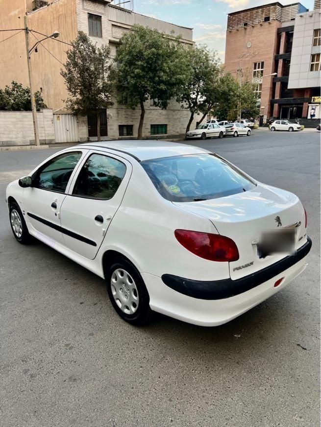 پژو ۲۰۶ صندوق دار v8 - 1393