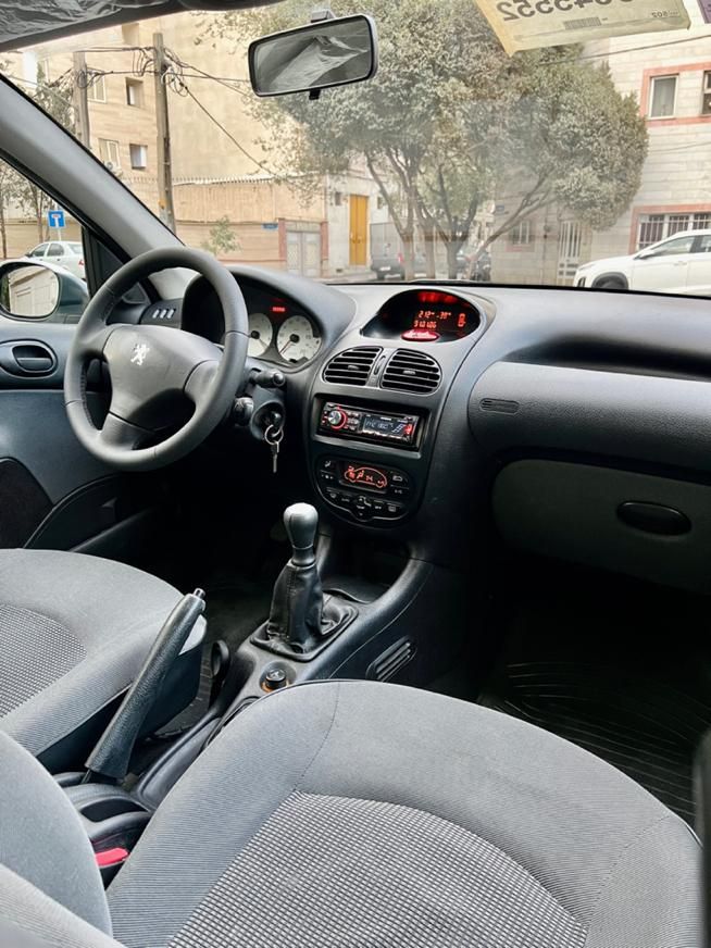 پژو ۲۰۶ صندوق دار v8 - 1393
