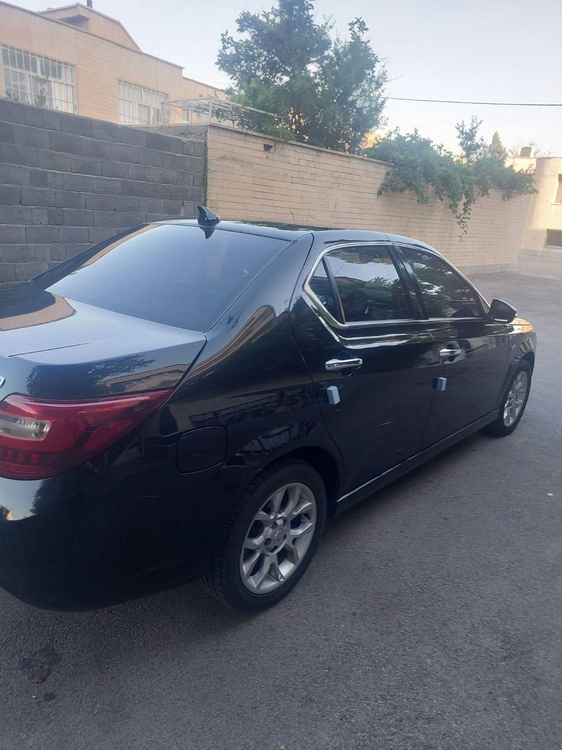 دنا پلاس توربو 6 دنده - 1401