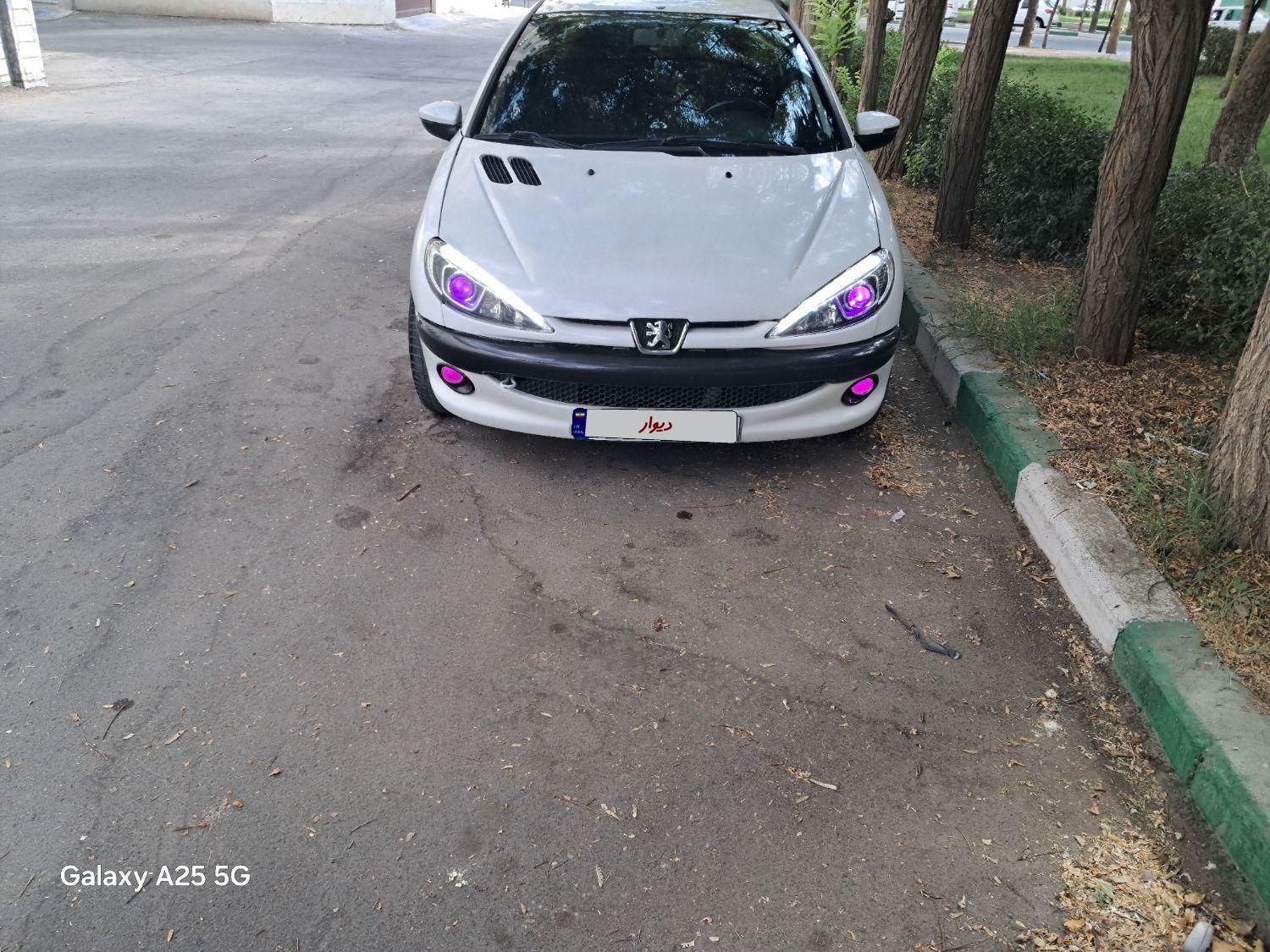پژو ۲۰۶ صندوق دار v8 - 1393