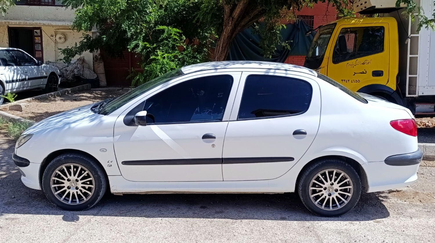 پژو ۲۰۶ صندوق دار v8 - 1395