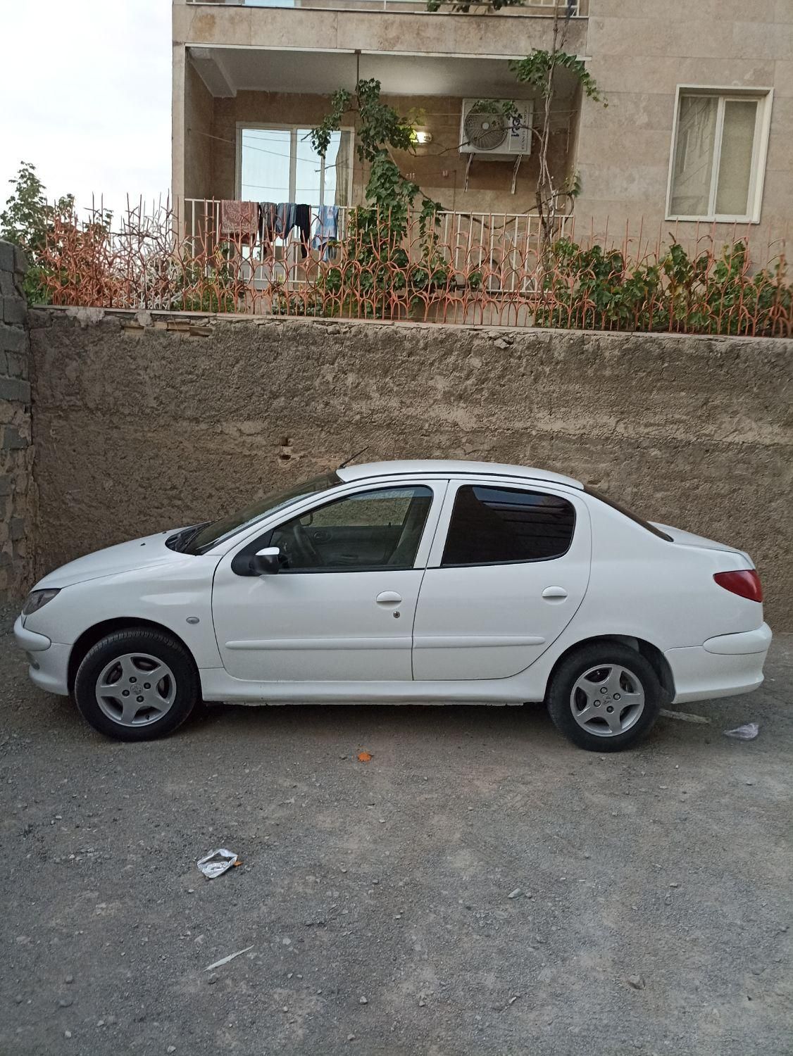 پژو ۲۰۶ صندوق دار v8 - 1390