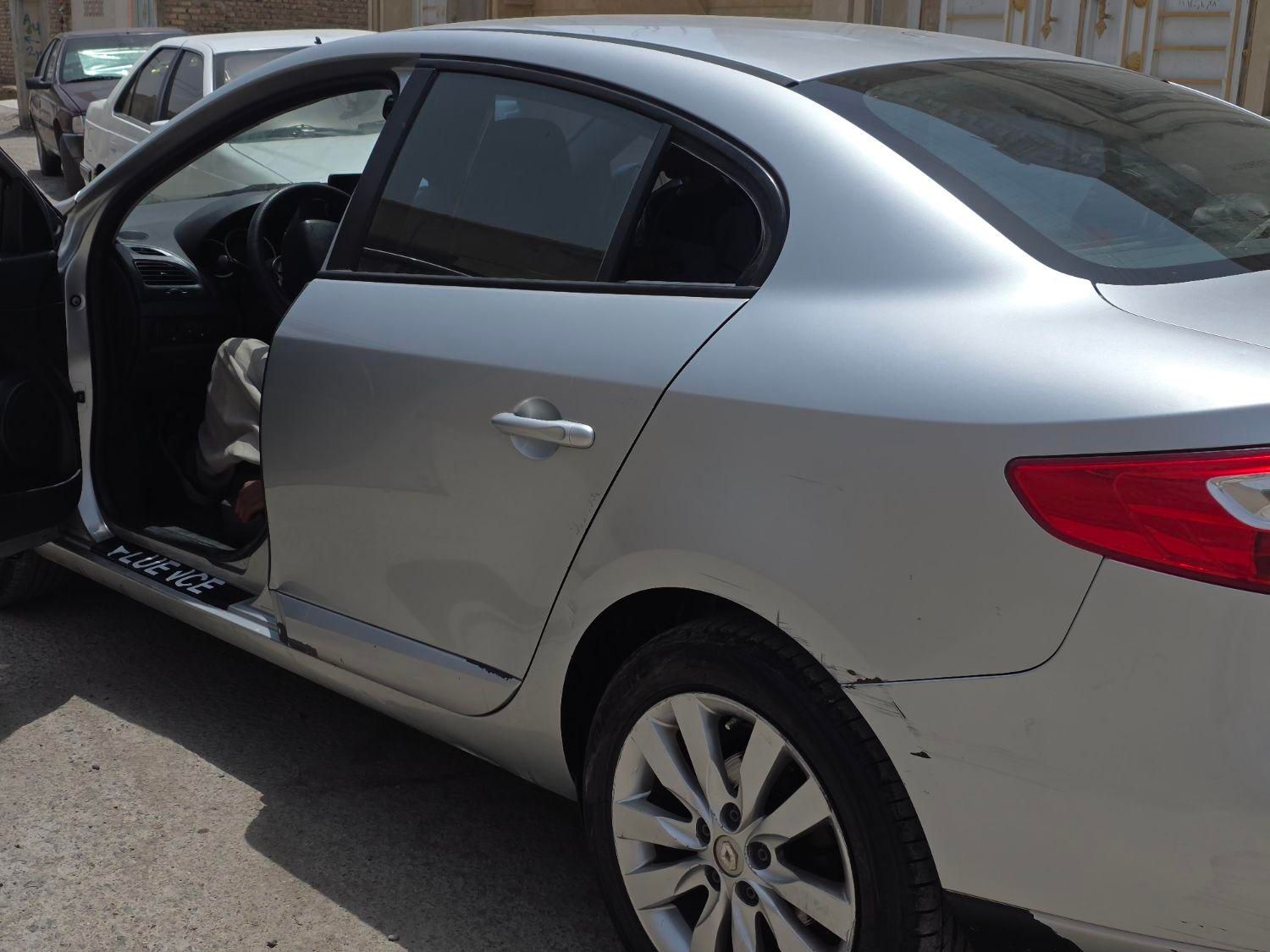 رنو فلوئنس اتوماتیک E4 - 2014