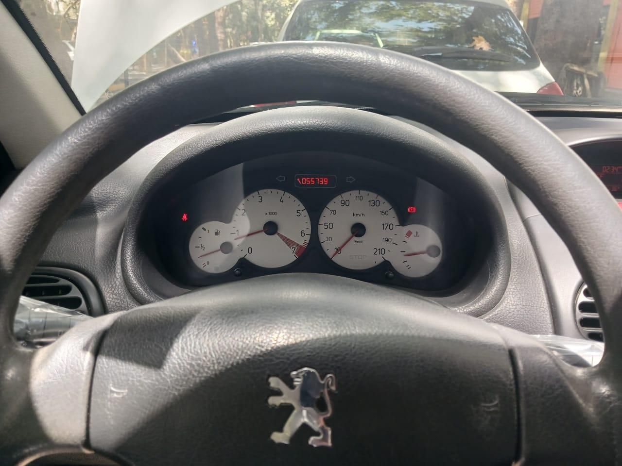 پژو ۲۰۶ صندوق دار v8 - 1399