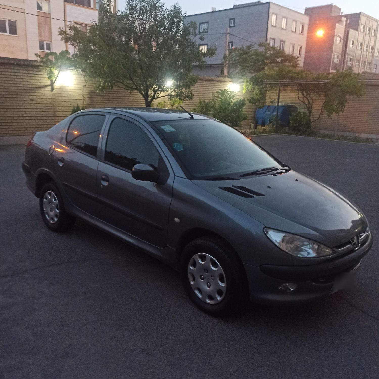 پژو ۲۰۶ صندوق دار v8 - 1390