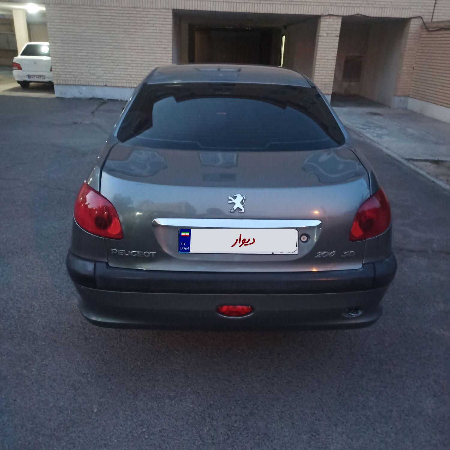 پژو ۲۰۶ صندوق دار v8 - 1390