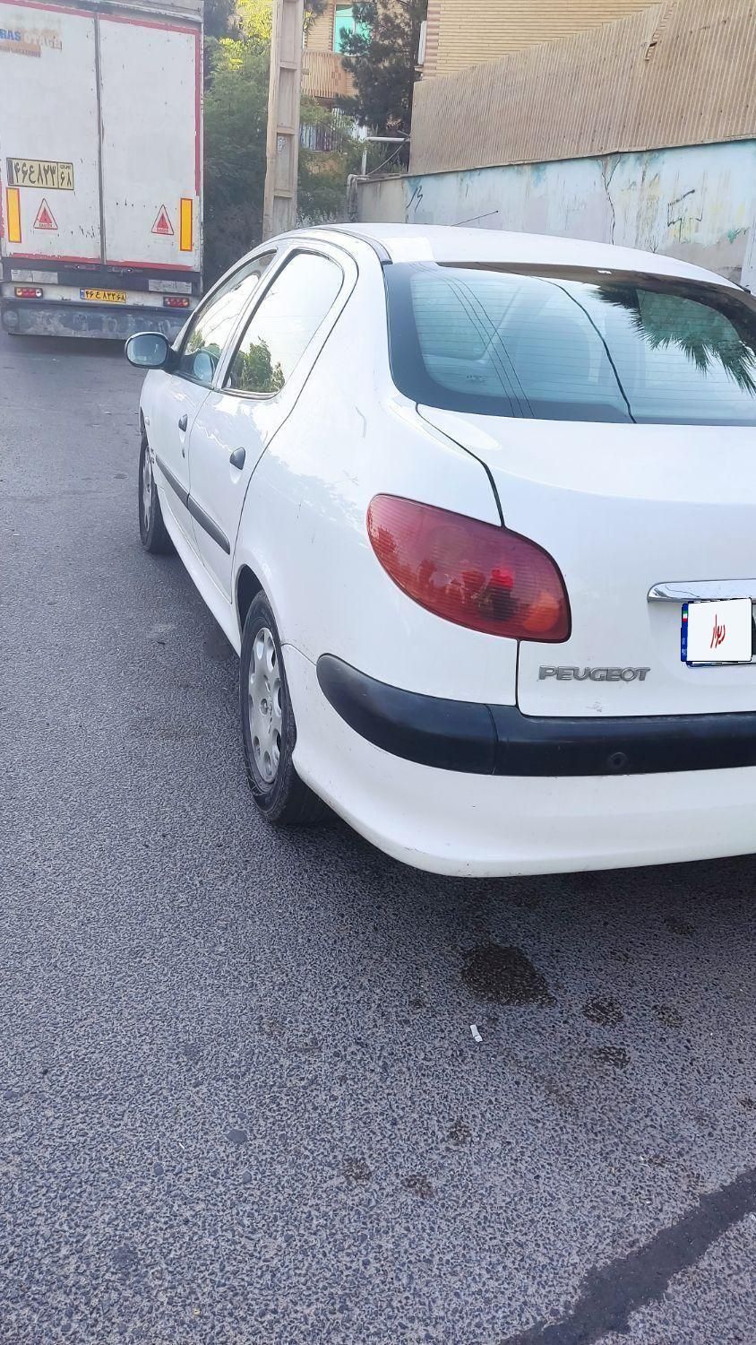 پژو ۲۰۶ صندوق دار v8 - 1396
