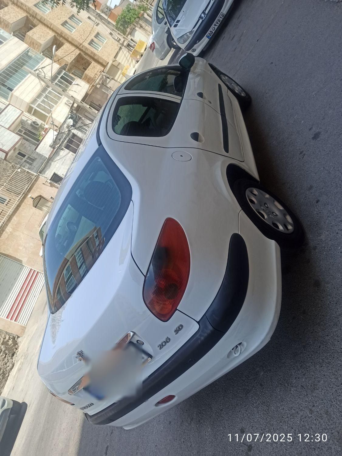 پژو ۲۰۶ صندوق دار v8 - 1393