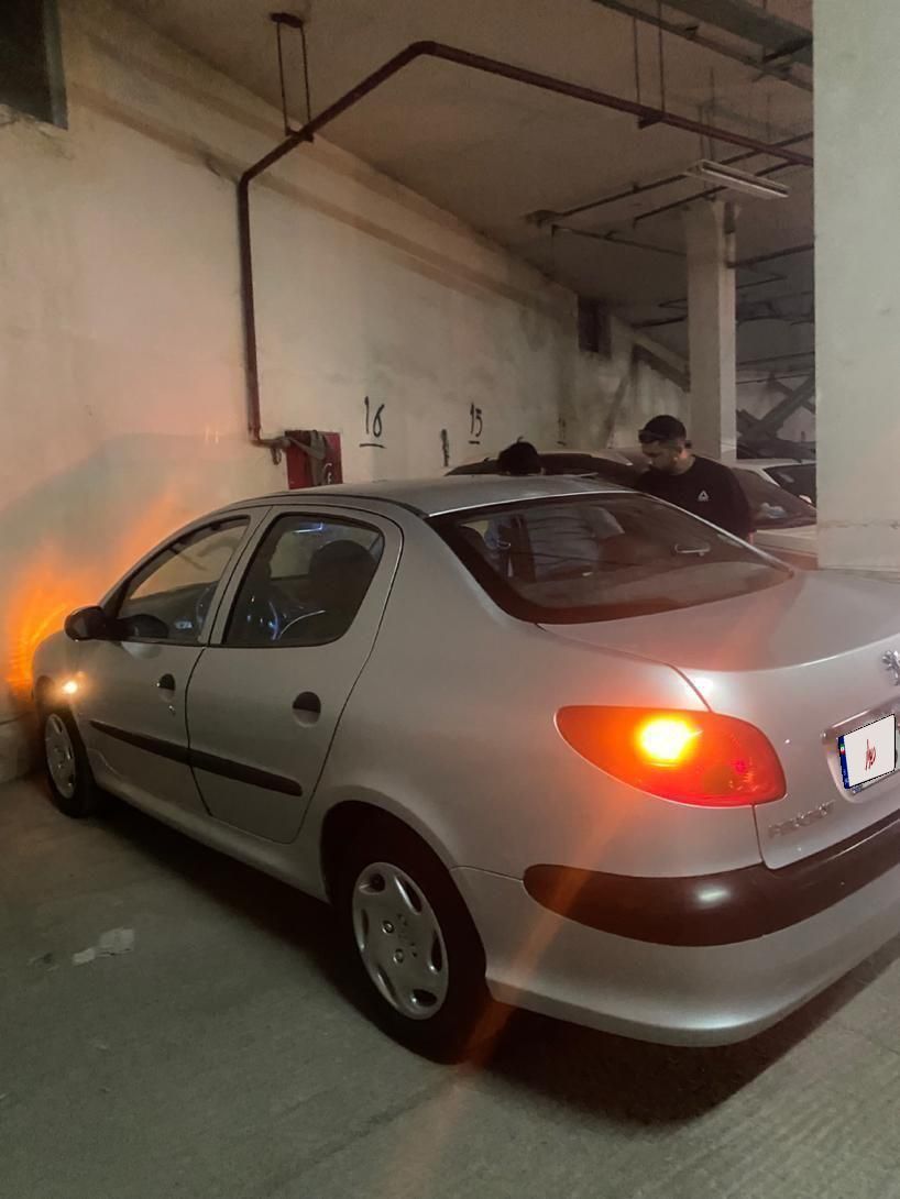 پژو ۲۰۶ صندوق دار v8 - 1393