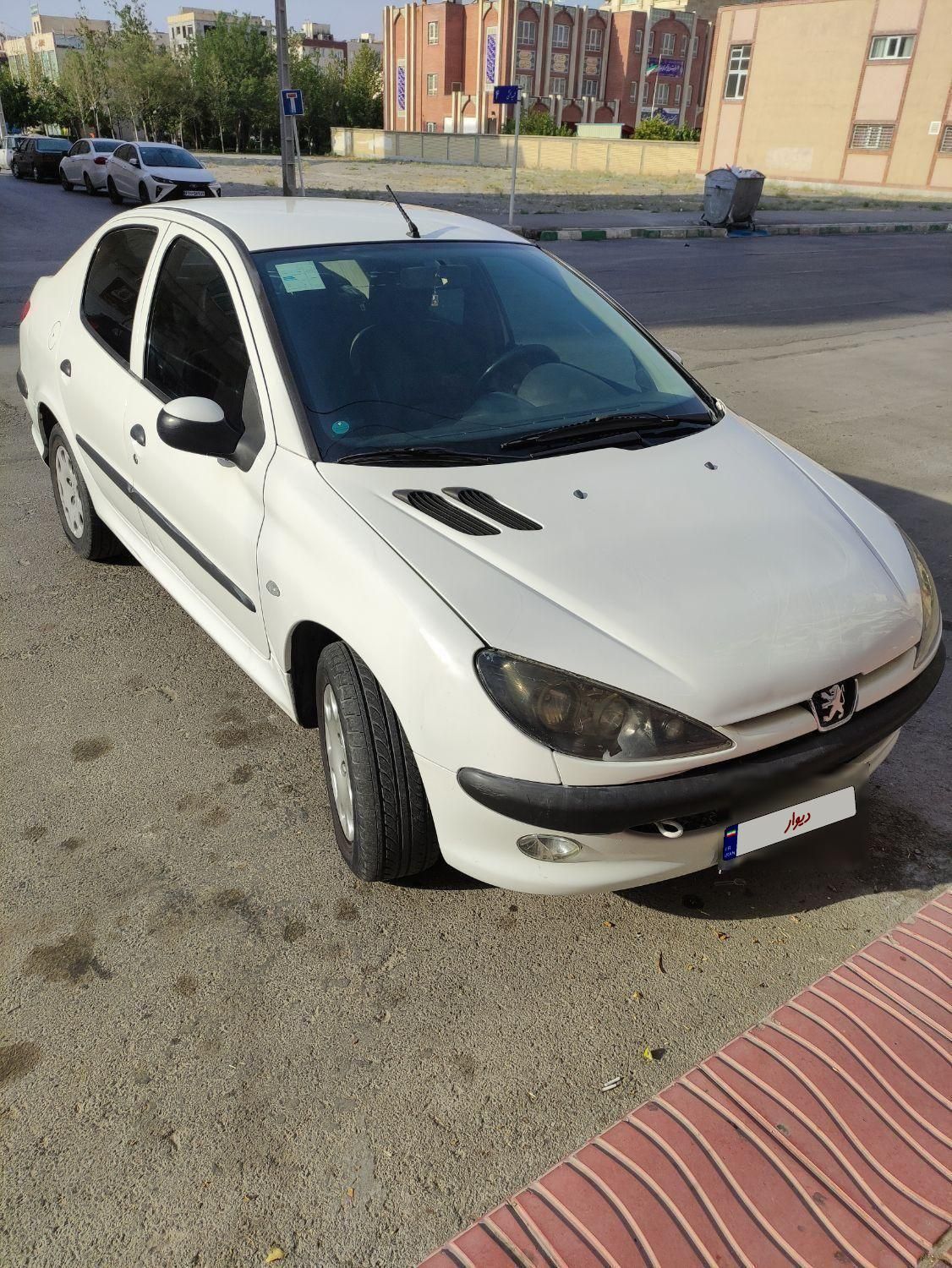 پژو ۲۰۶ صندوق دار v8 - 1395