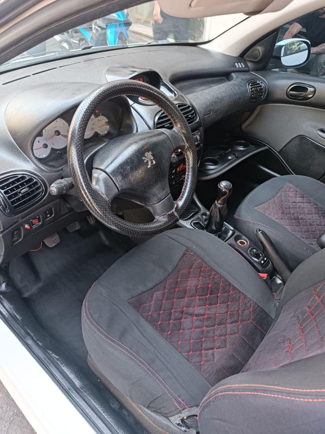 پژو ۲۰۶ صندوق دار v8 - 1395