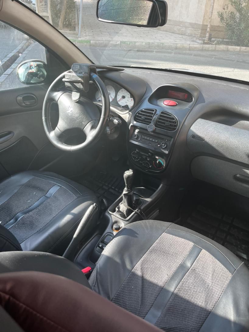 پژو ۲۰۶ صندوق دار v8 - 1394