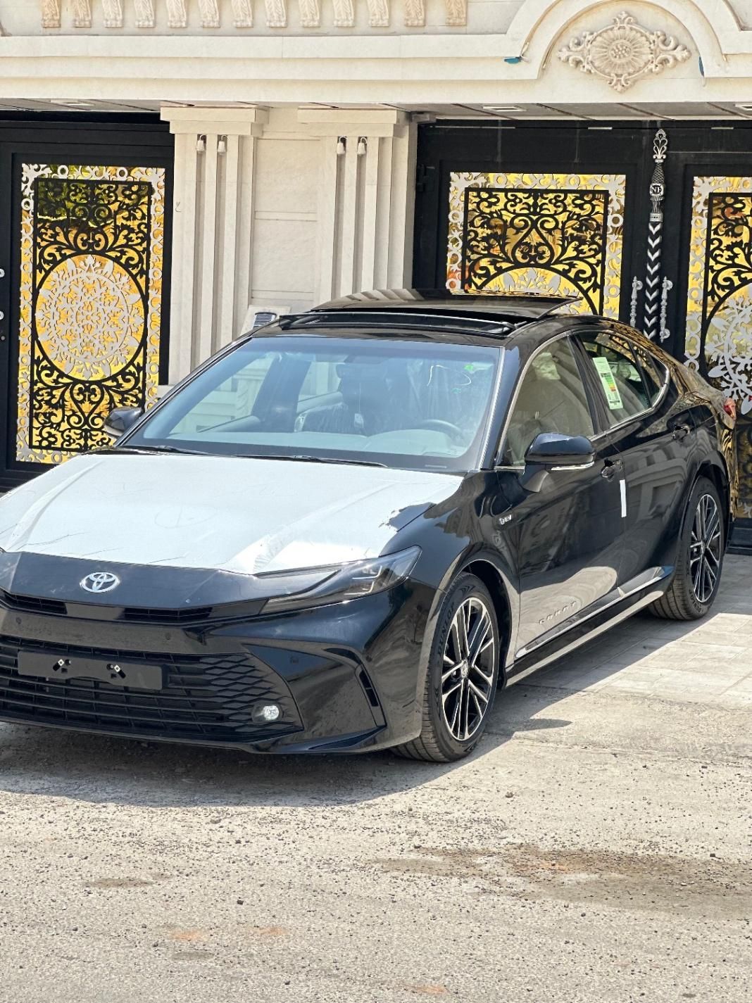 تویوتا کمری XLE - 2025