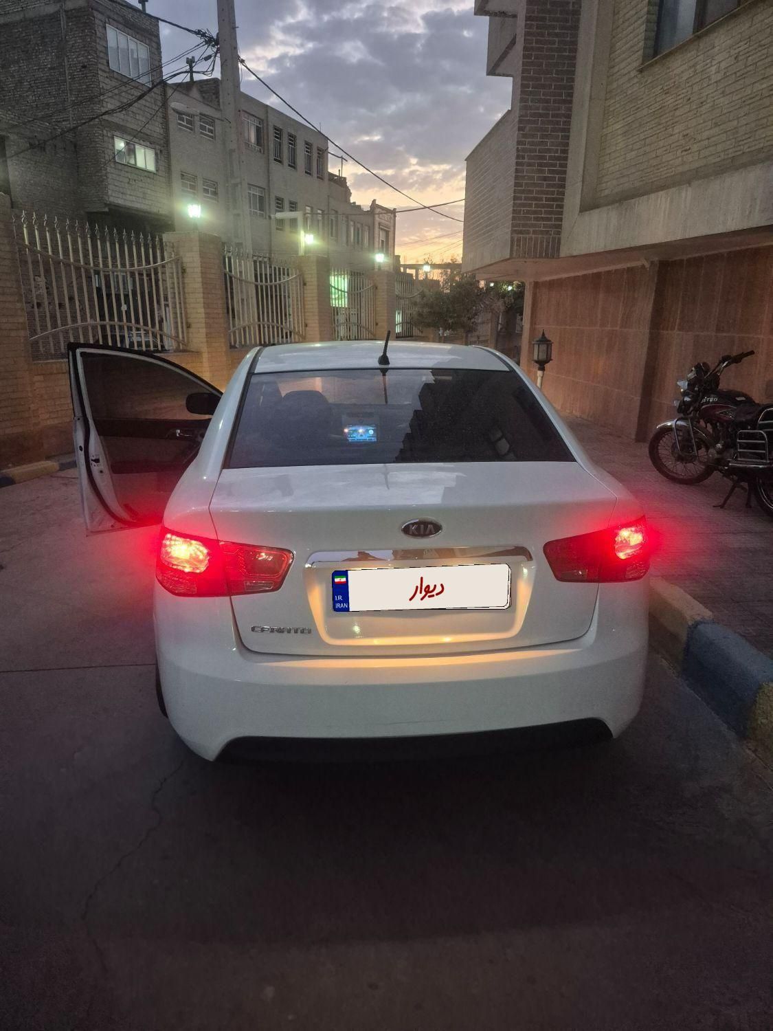 کیا سراتو 2.0 لیتر اتوماتیک GT لاین - 2016