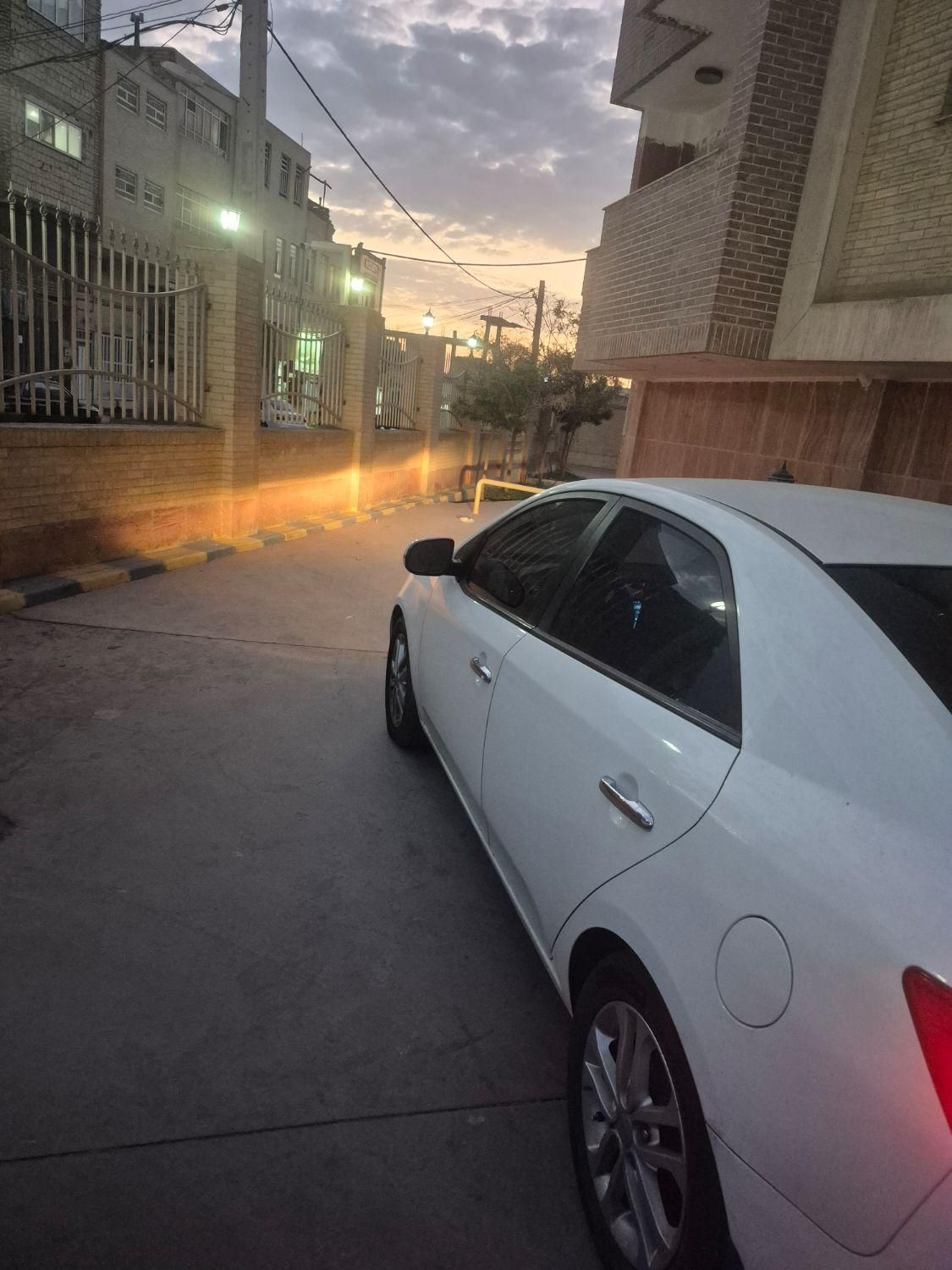 کیا سراتو 2.0 لیتر اتوماتیک GT لاین - 2016