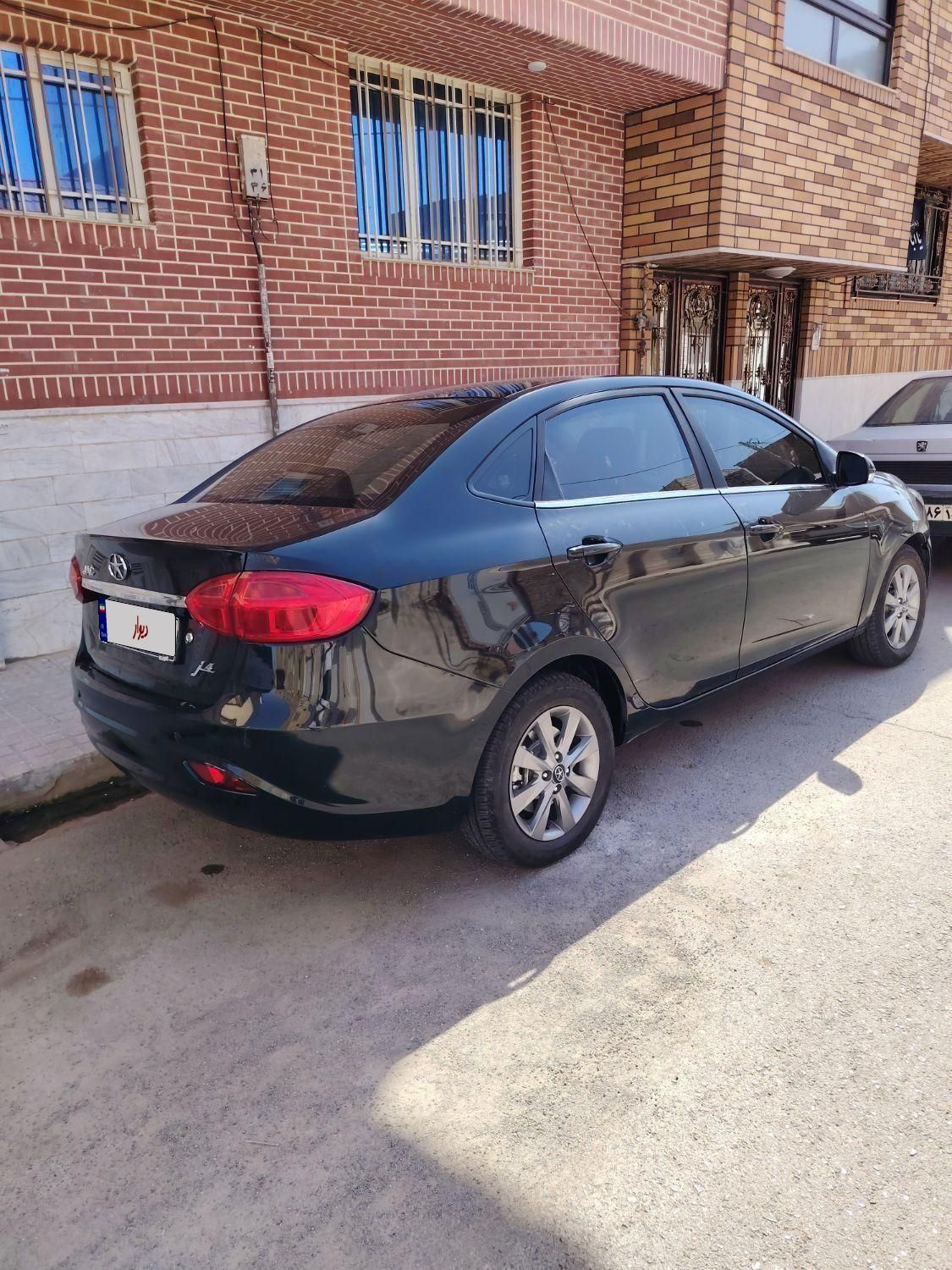جک J4 اتوماتیک ساده - 1402