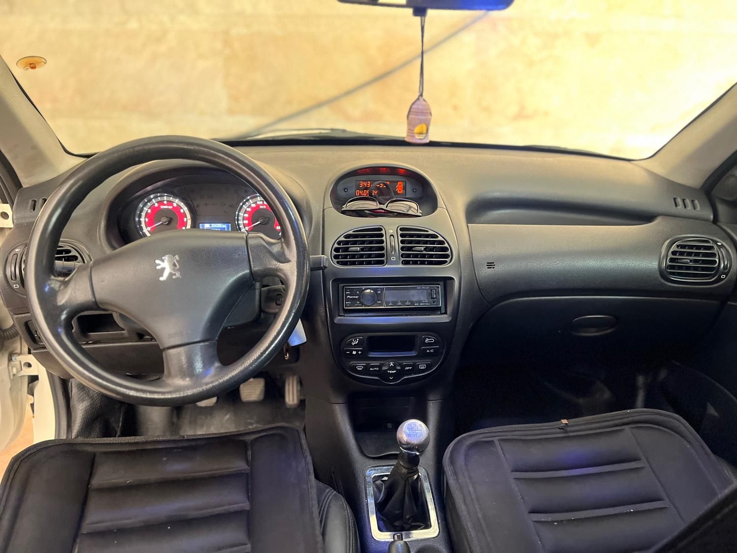 پژو ۲۰۶ صندوق دار v8 - 1392