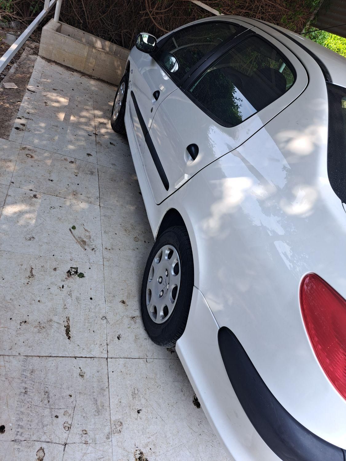 پژو ۲۰۶ صندوق دار v8 - 1392