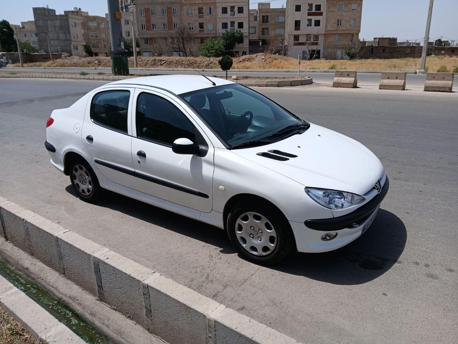 پژو ۲۰۶ صندوق دار v8 - 1396