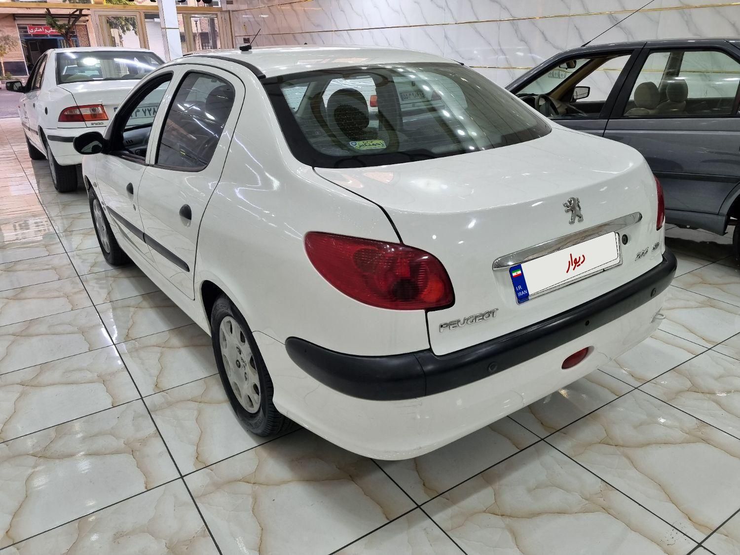 پژو ۲۰۶ صندوق دار v8 - 1396