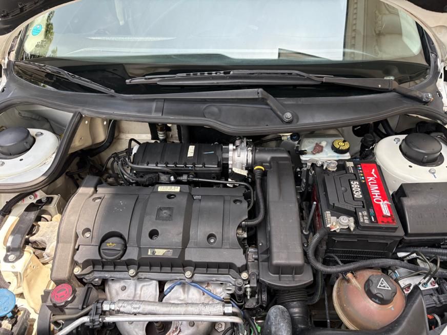 پژو ۲۰۶ صندوق دار v8 - 1396