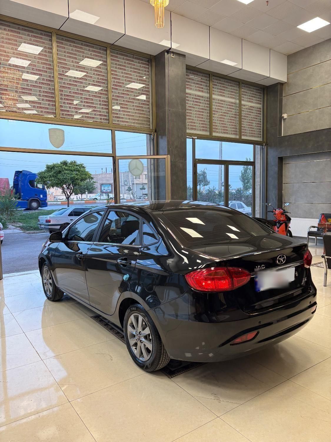 جک J4 اتوماتیک ساده - 1402