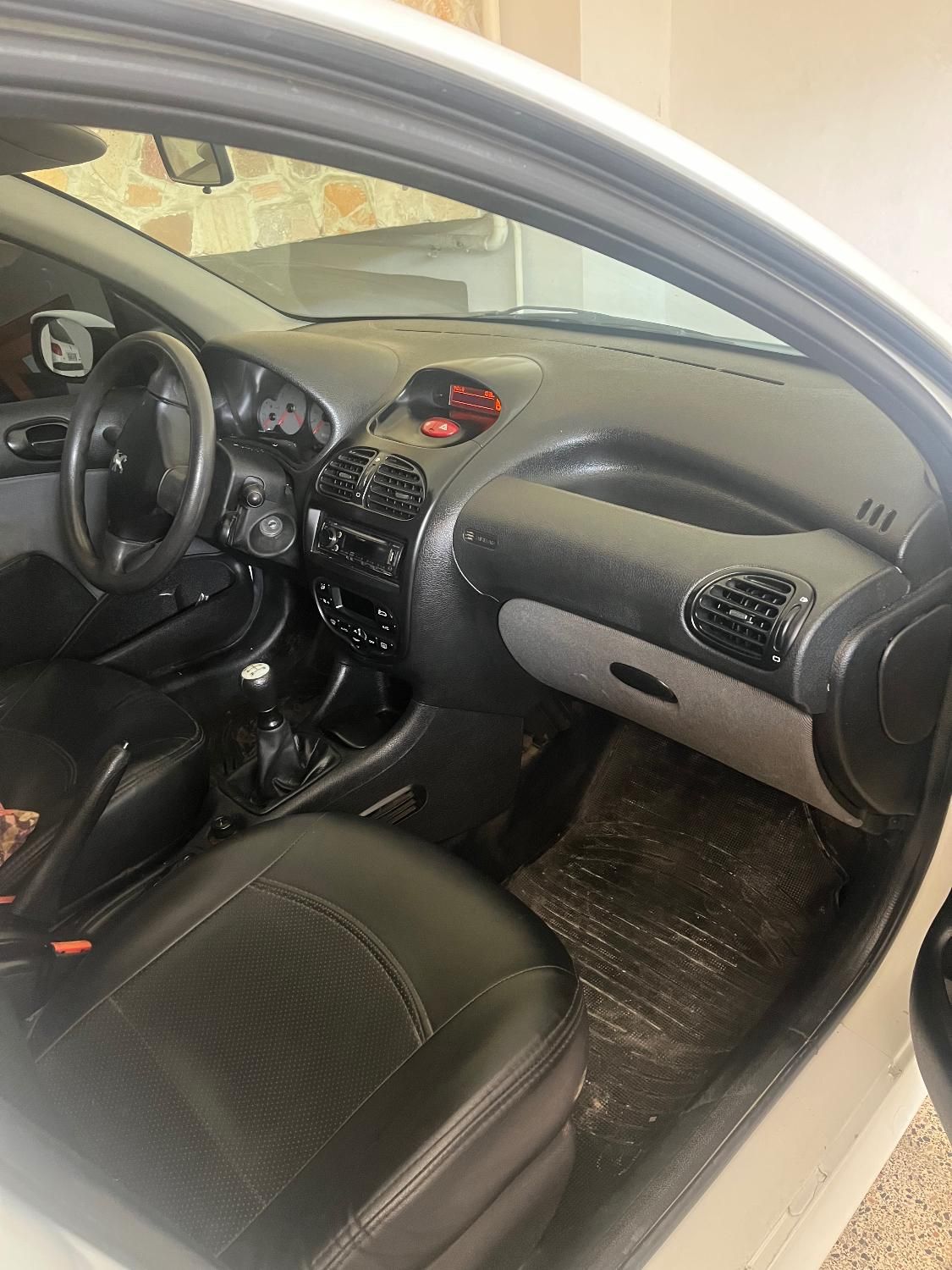 پژو ۲۰۶ صندوق دار v8 - 1396