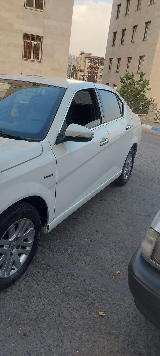 دنا پلاس تیپ ۲ سانروف ۴ ایربگ - 1399