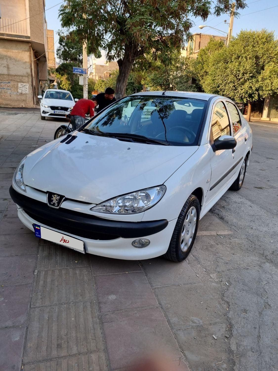 پژو ۲۰۶ صندوق دار v8 - 1396