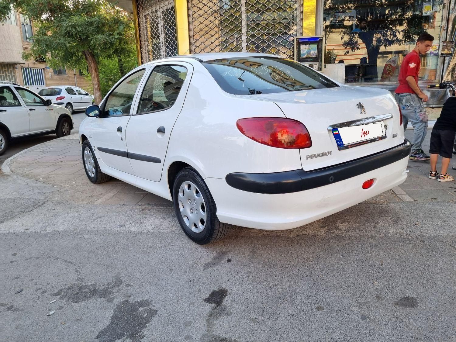 پژو ۲۰۶ صندوق دار v8 - 1396