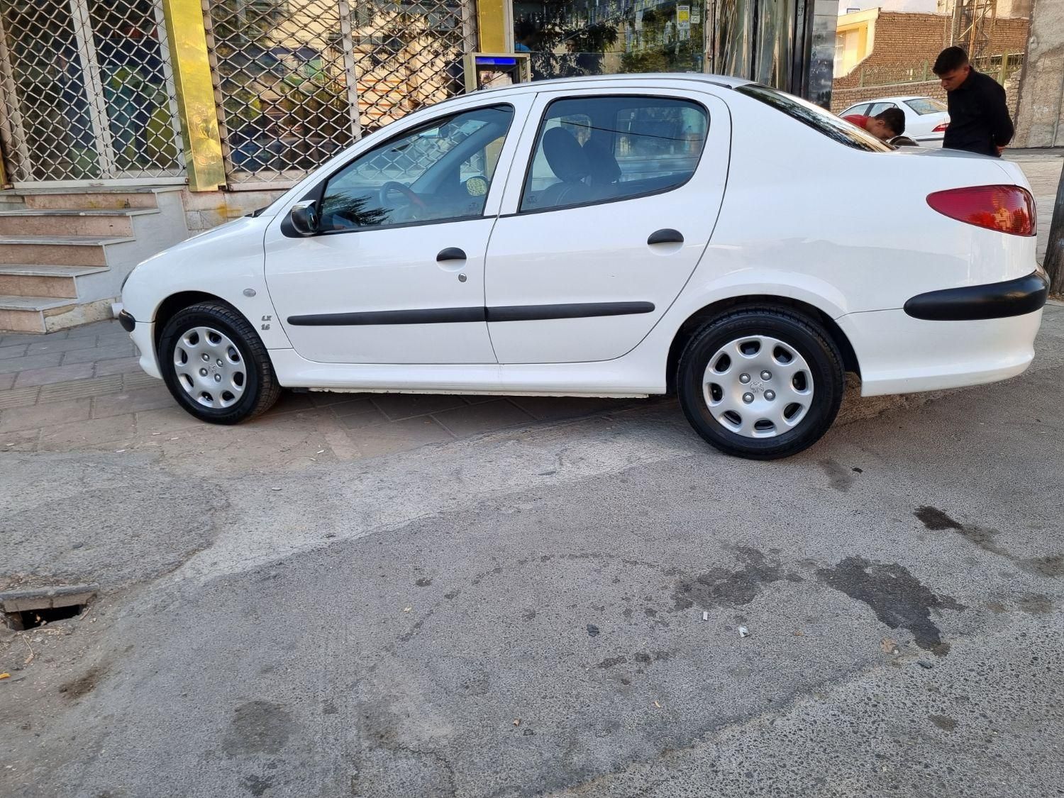 پژو ۲۰۶ صندوق دار v8 - 1396