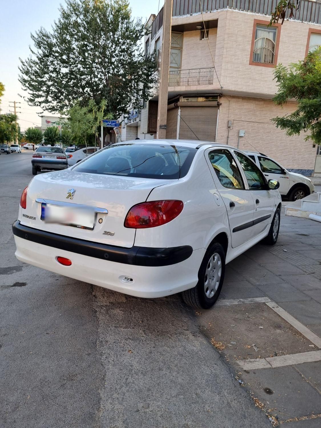 پژو ۲۰۶ صندوق دار v8 - 1396
